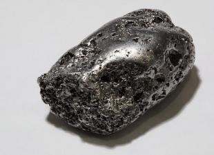 Vieno kiečiausių metalų – titano – fizinės charakteristikos ir savybės